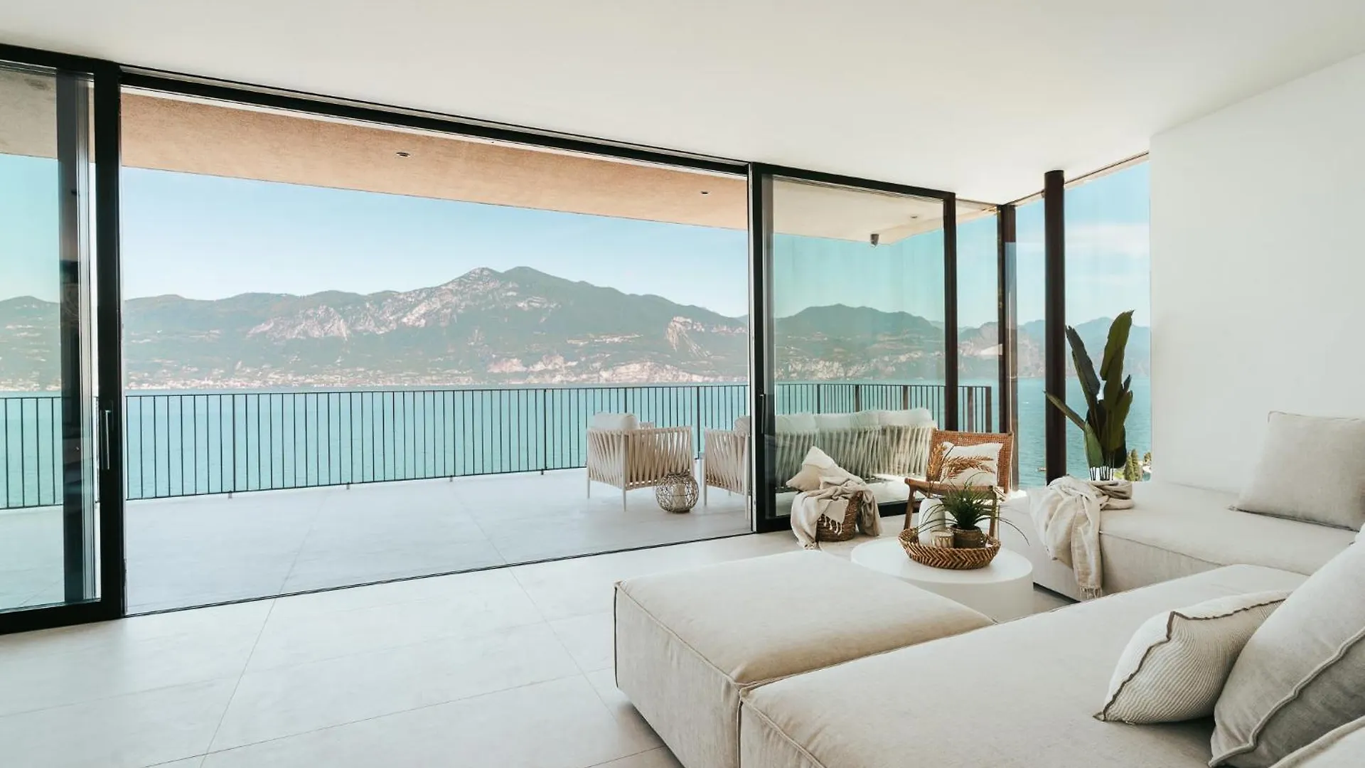Luxe Vista Lakeside Villa Brenzone 0*, ブレンゾーネ
