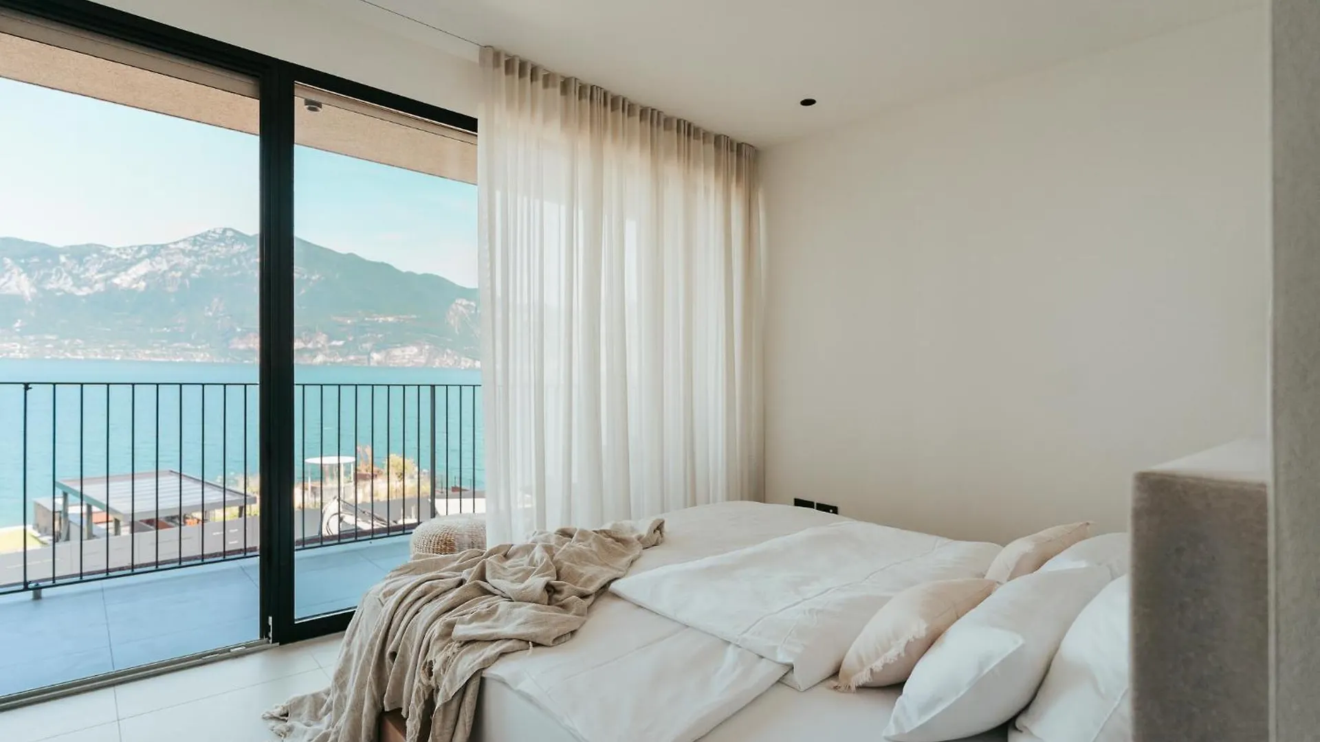 Luxe Vista Lakeside Villa Brenzone 0*, ブレンゾーネ